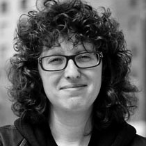 Retrato en blanco y negro de Caryn Ganz, autora del libro "Engañar al mundo"